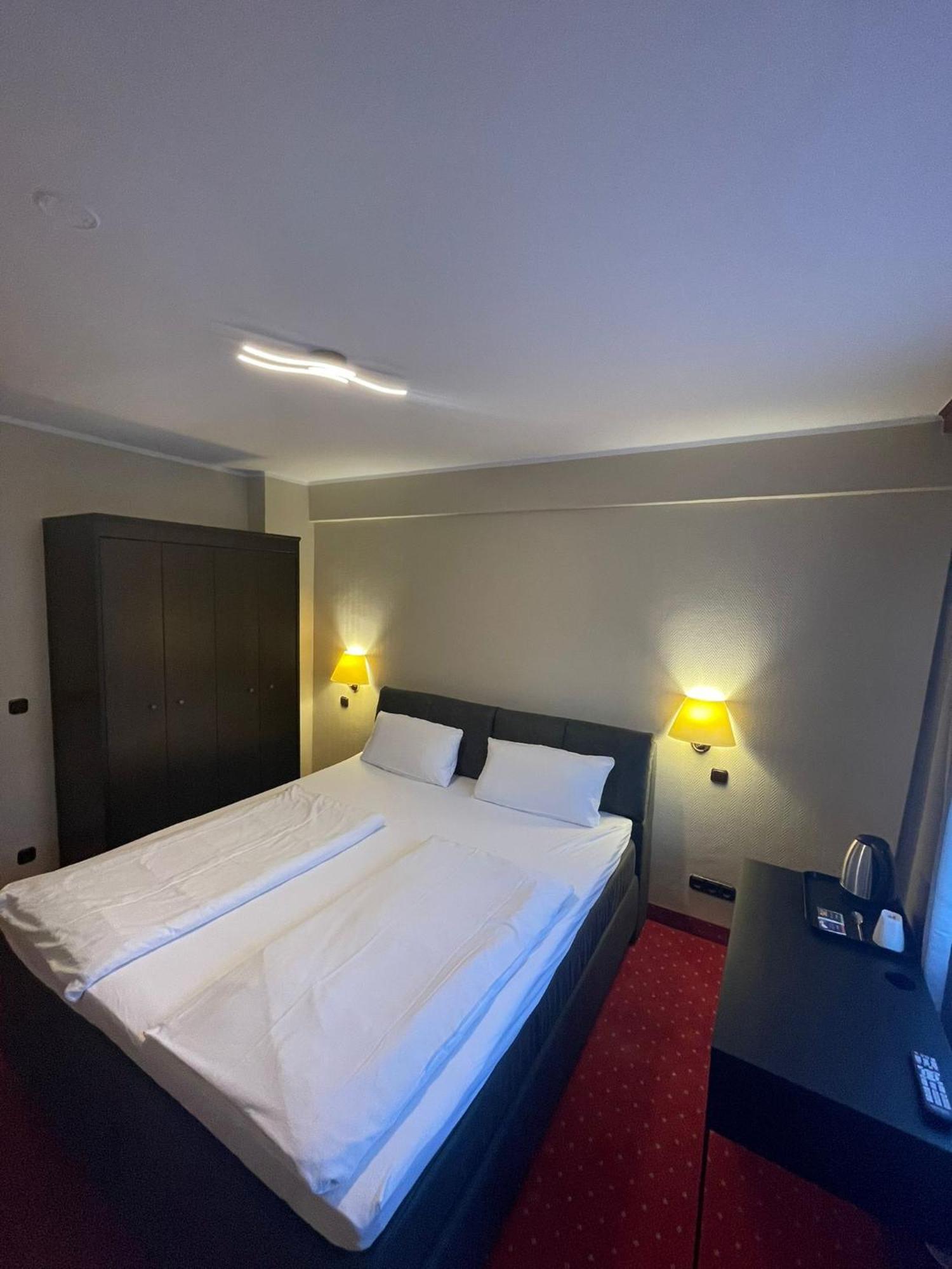 Sun Hotel Essen Bagian luar foto