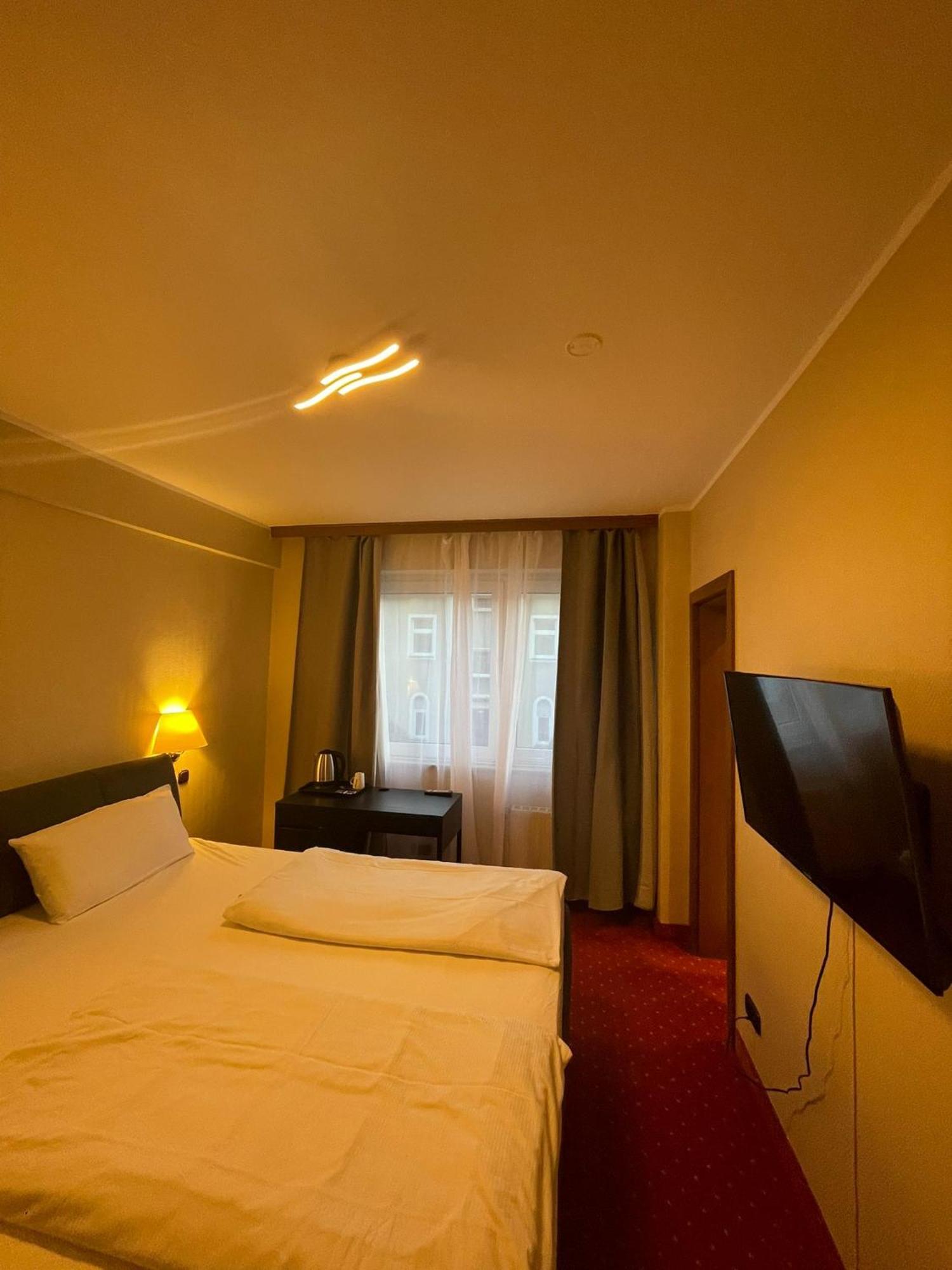 Sun Hotel Essen Bagian luar foto
