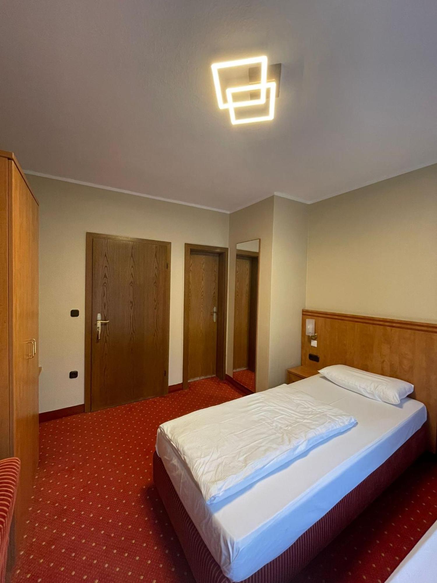Sun Hotel Essen Bagian luar foto