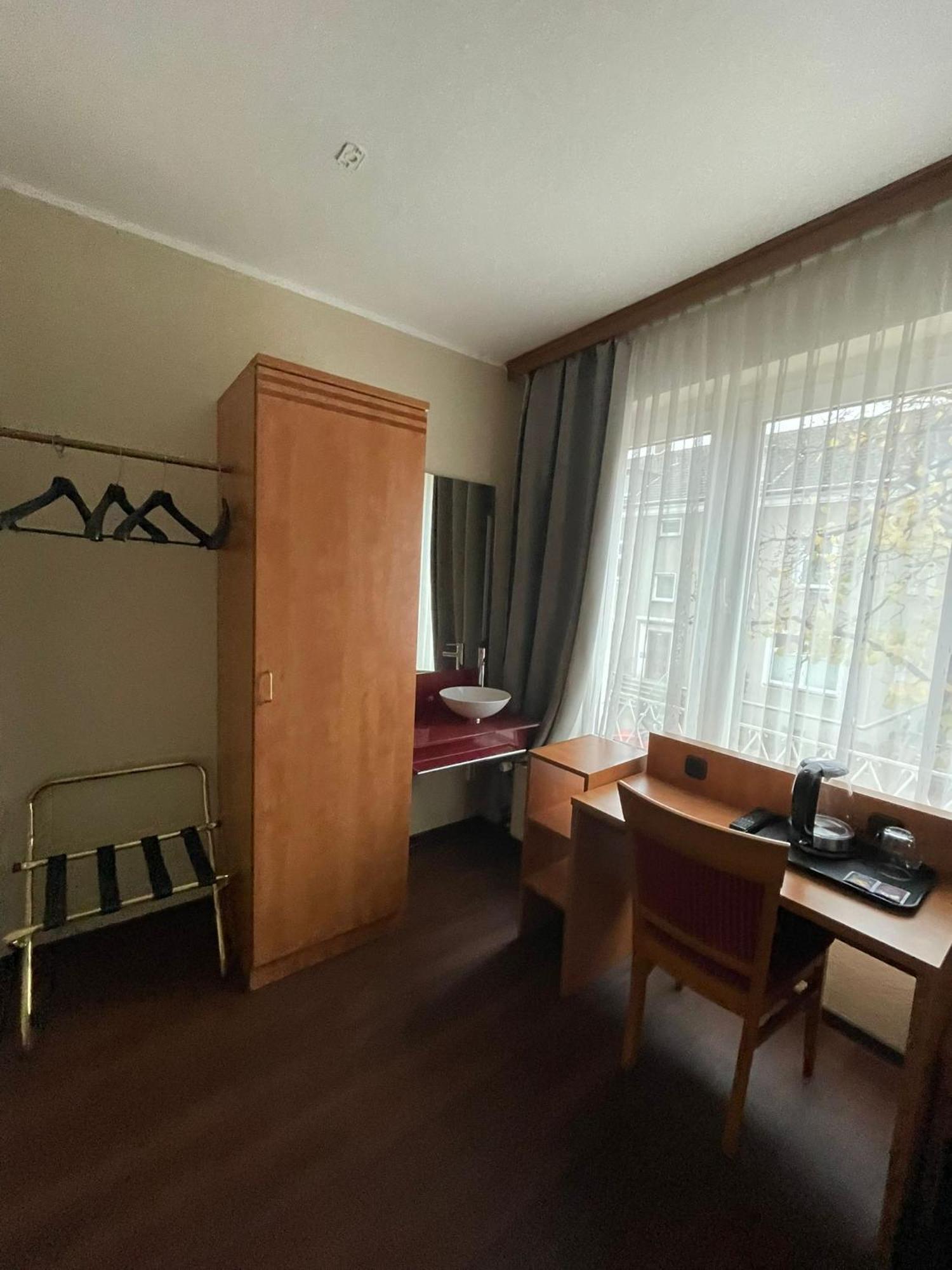 Sun Hotel Essen Bagian luar foto