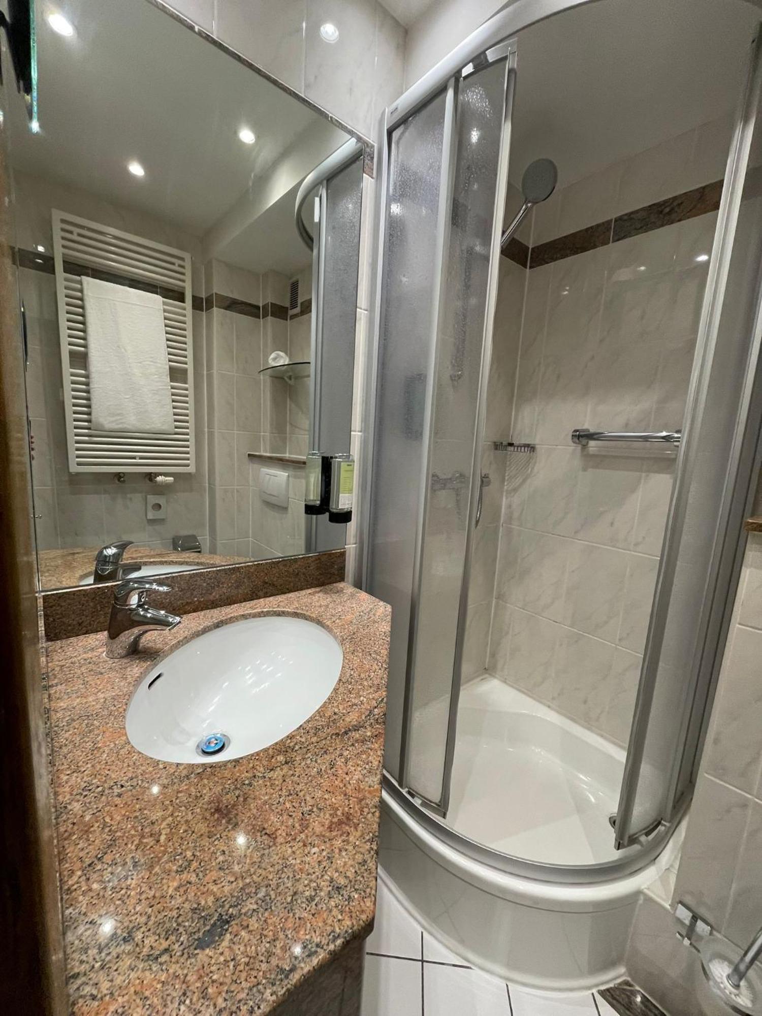 Sun Hotel Essen Bagian luar foto