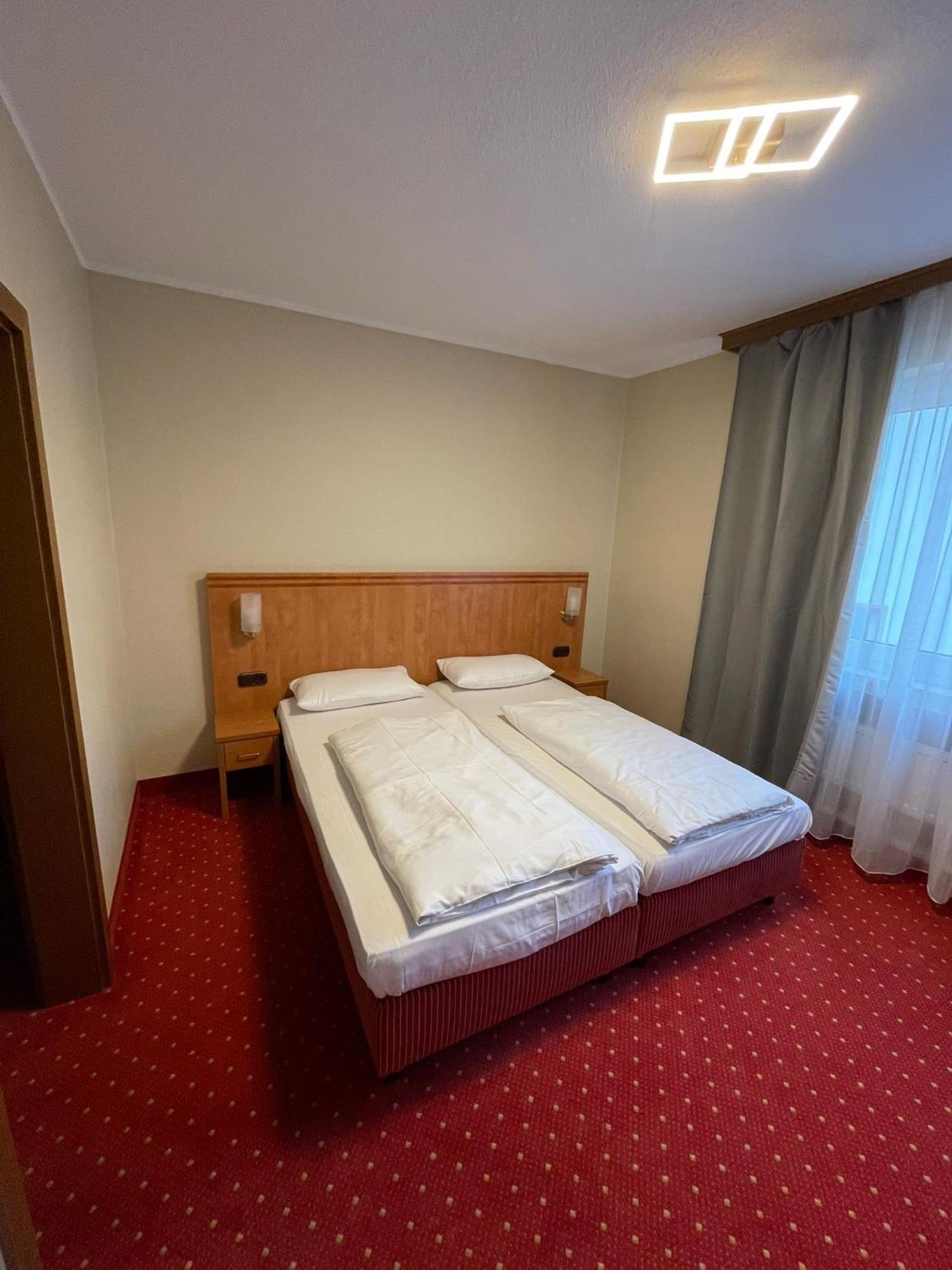 Sun Hotel Essen Bagian luar foto