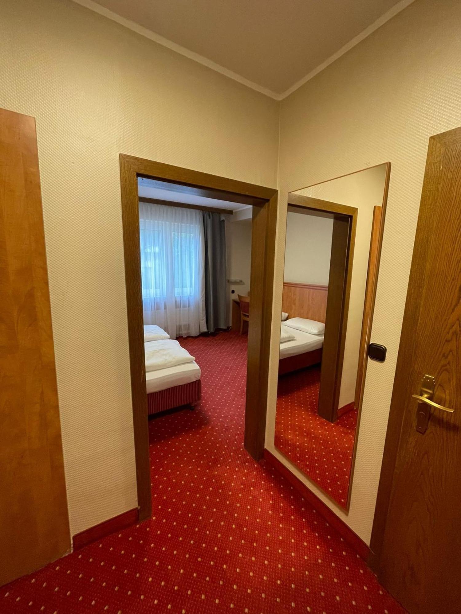 Sun Hotel Essen Bagian luar foto